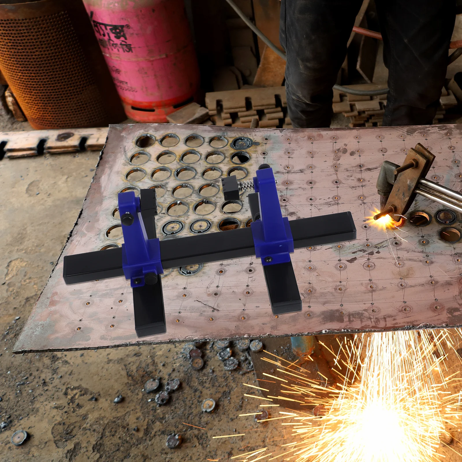 

Adjustable Circuit Board Holder Frame Pcb Clamp Repair Tool with Stable Base for Pcb Fixing and Electronic Component Assembly