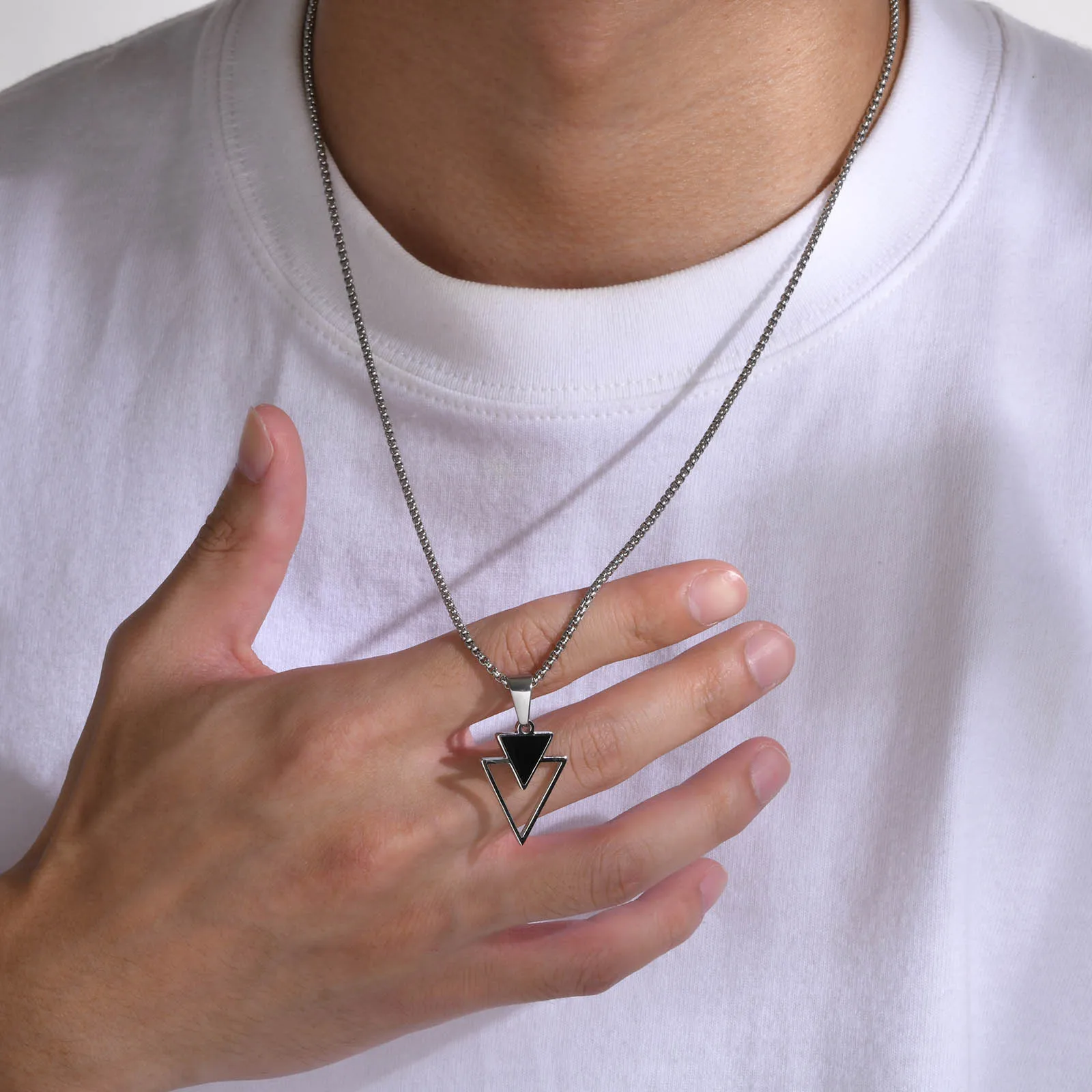 Herren Dreieck Anhänger Halskette für Jungen, wasserdichte Edelstahl neue Mode hohlen geometrischen Kragen männliche Geschenke Schmuck – Detail 2