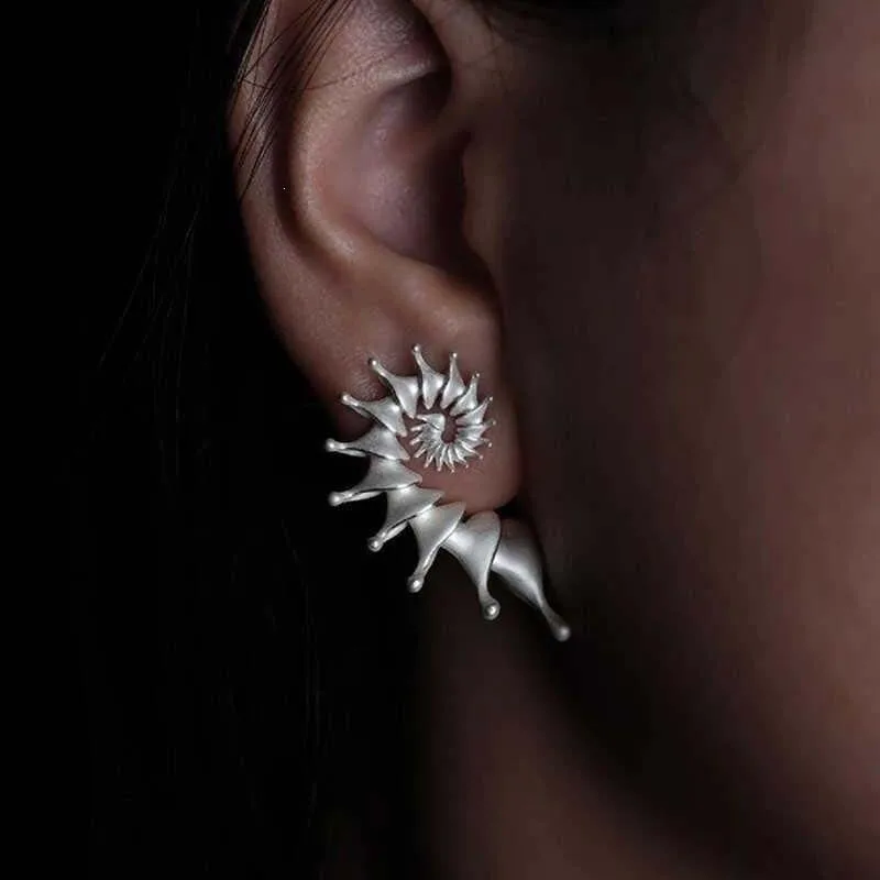 New Gothic Stereo Conch Personality Ancient Silver Stud Earrings for Men Women Hallowmas Punk Jewelry Vacation Accessory Gift