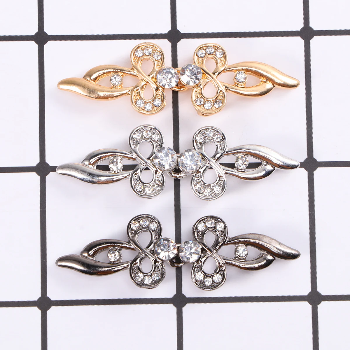 أزرار الزخرفية سبيكة الأزياء سترة كليب ل طوق شال سترة الملابس مشبك الاكسسوارات الحرفية الخياطة مفاهيم