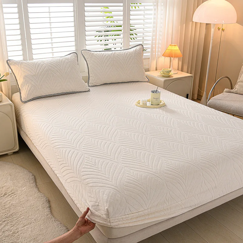 

2025 new solid color thickened milk fleece fitted sheet 3-piece mattress protective cover dust-proof and dirt-proof bed cover