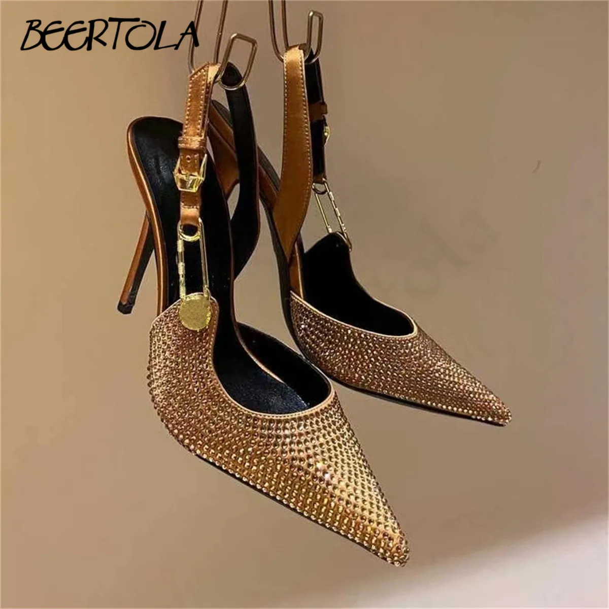 Women's Luxury Hot Diamond High Heels Pointed Toe One-Line Metal Buckle Stiletto Heels Large Size Sexy Temperament Sandals