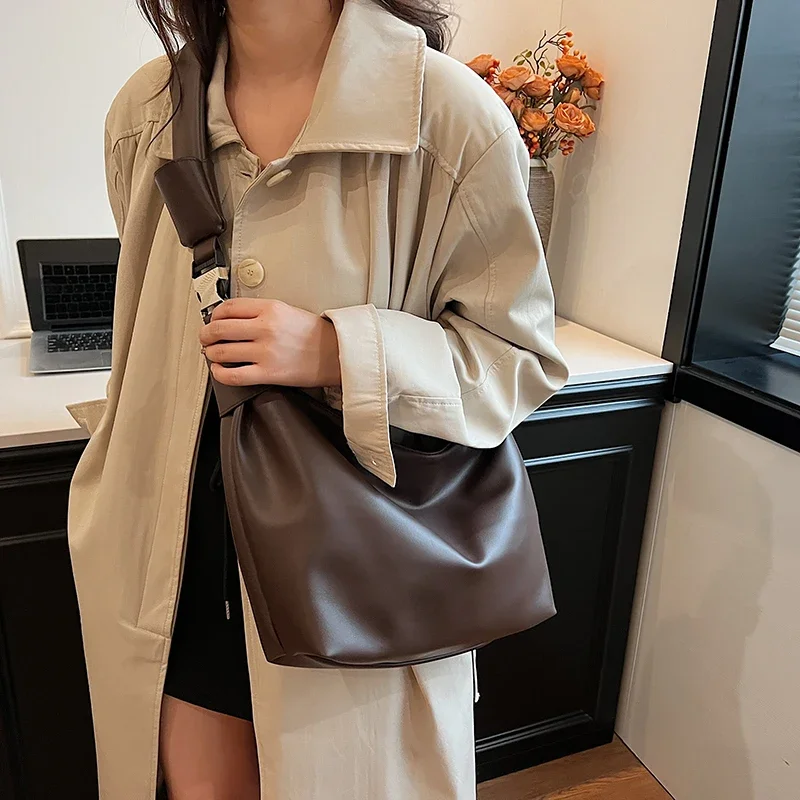 LEFTSIDE Fashion Small PU Leather Shoulder Crossbody Bag For Women 2024 Winter New Tend Female Simple Underarm Hobo Bag Handbags