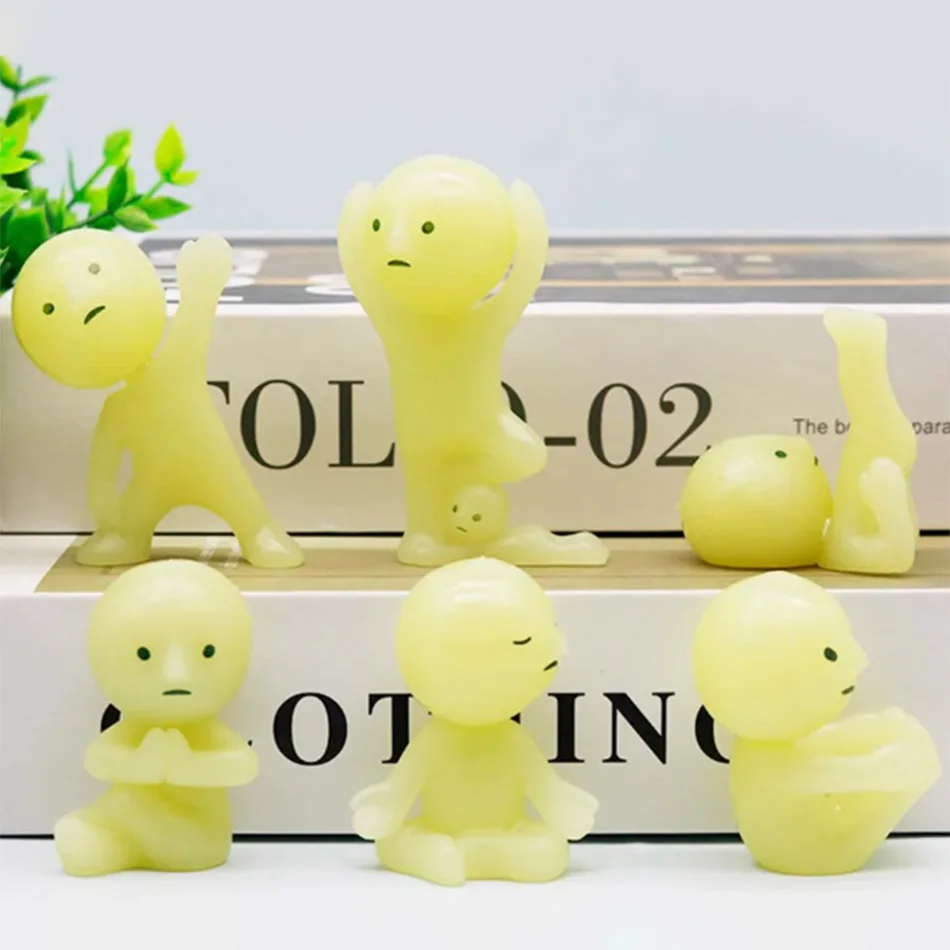 Figurki akcji Smiski Series Noctilucent Green Doll Mystery Blind Box, model dekoracyjny na biurko, zabawka na prezent niespodziankę ﻿