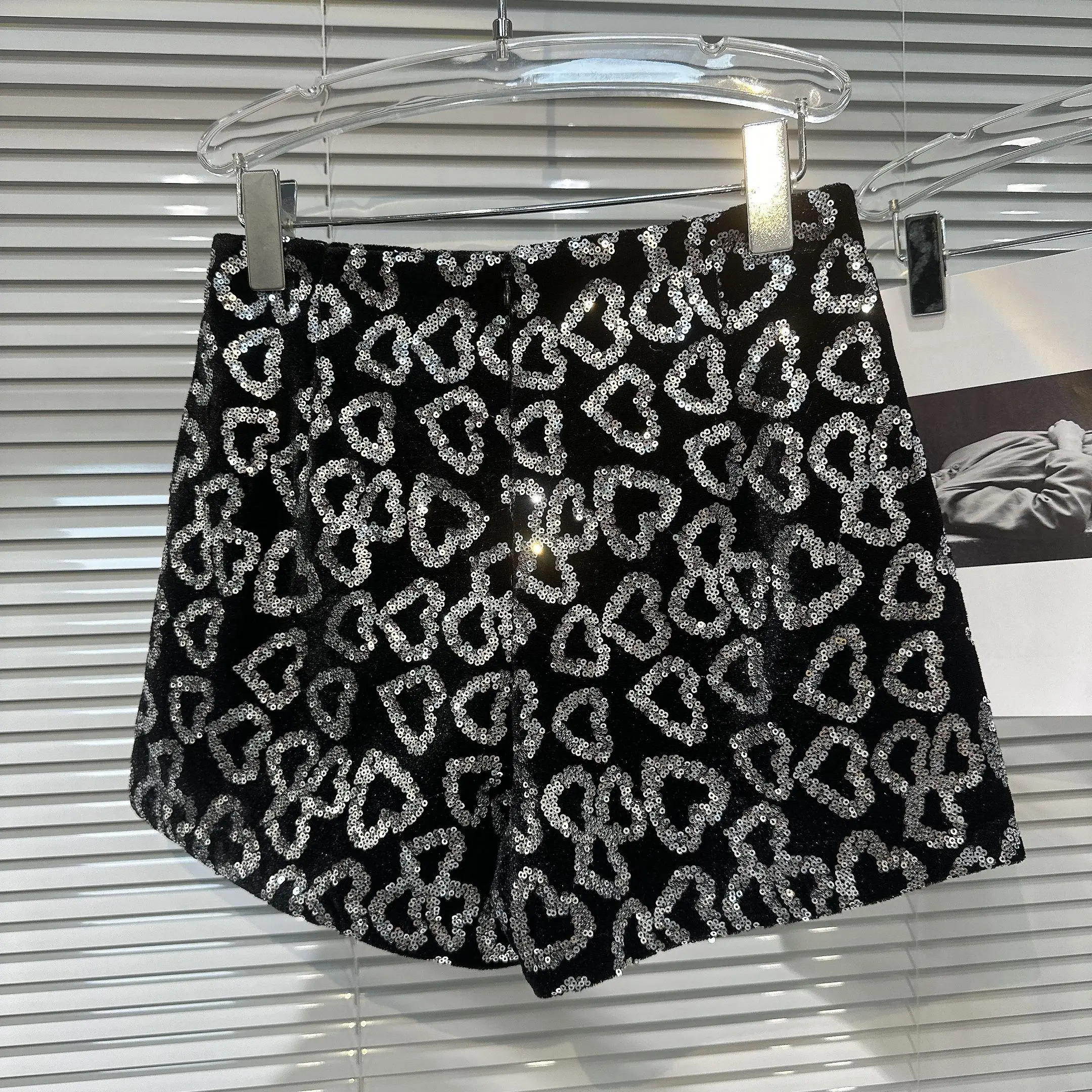 French Elegant Love Sequined Velvet Shorts for Women 2023 Autumn New Fashion Embroidered High Waist Black Shorts Booty Shorts