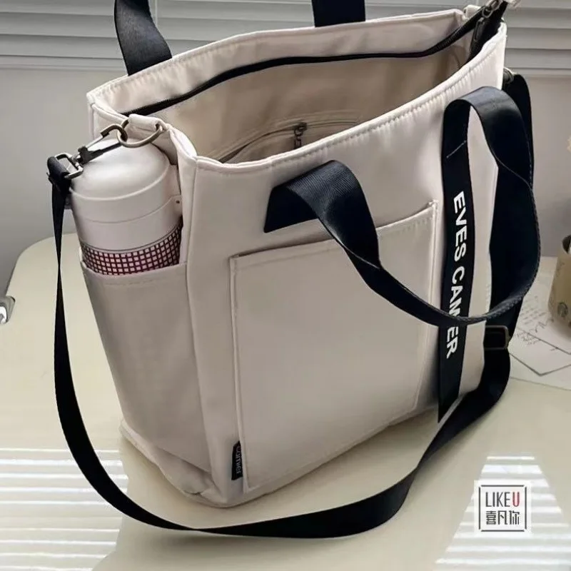 New waterproof and stylish tote canvas hand-held crossbody bag, versatile single shoulder hand-held bento lunch box bag - view 6