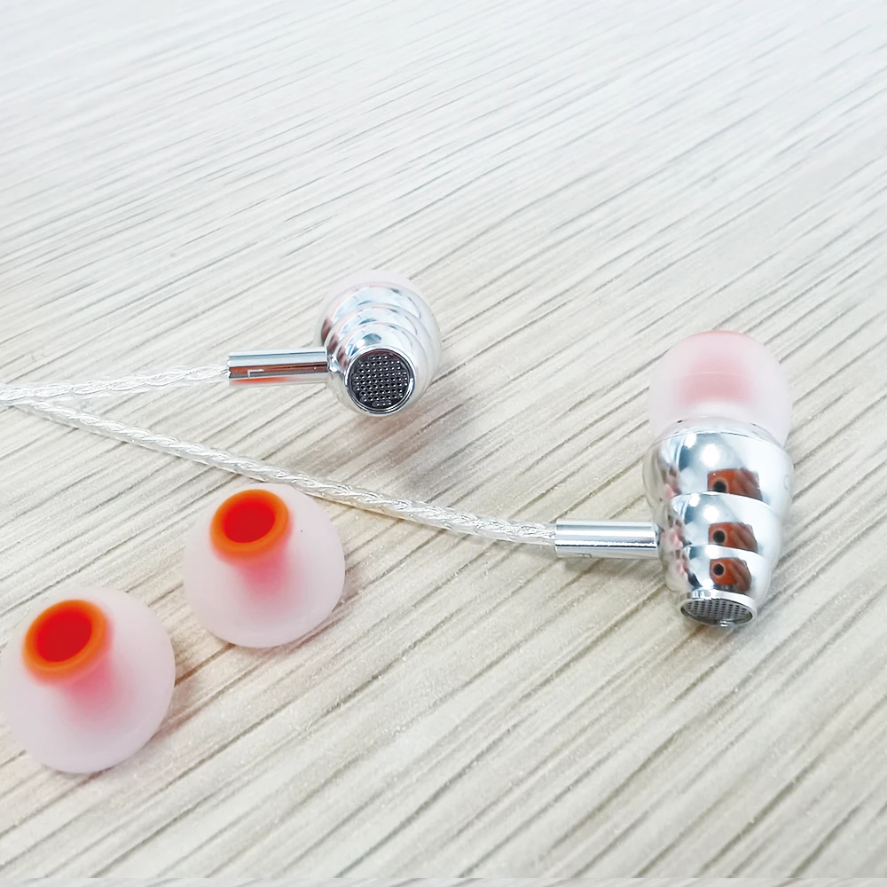 QIGOM E01: Premium Custom Earphones with High-Quality Sound and Stylish Design