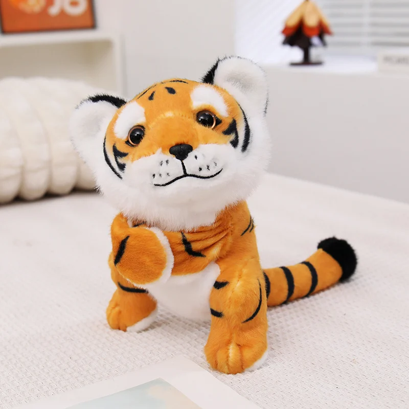Peluche de León, Leopardo de las Nieves y Tigre con Ojos Bordados, Patas Cosidas y Textura de Pelo Corto en una Pose Expresiva de Aplausos