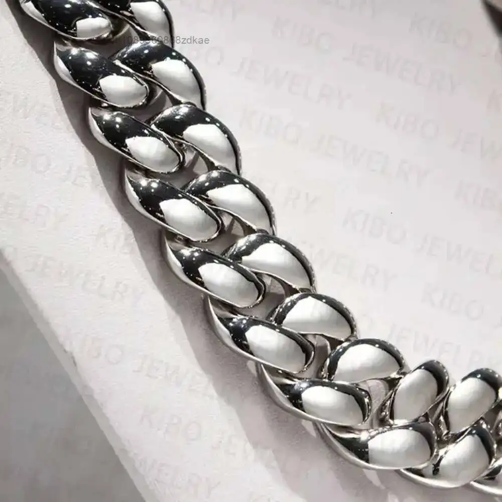 Luxury Hip Hop Men Jewelry Iced Out Moissanite Lock Clasp 26mm 925 Sterling Silver Miami Cuban Link Chain.