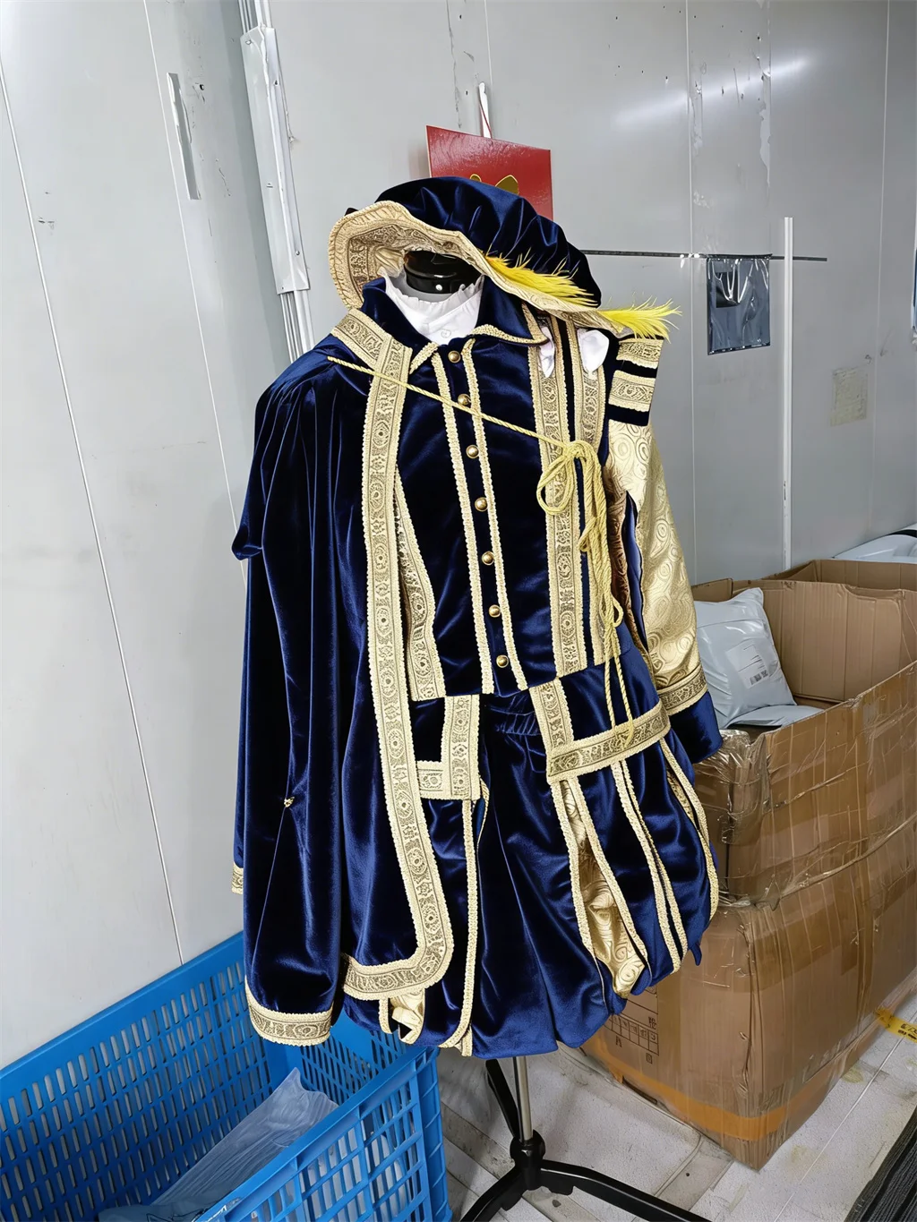 Historische Tudor-Königskleidung aus dem 16. Jahrhundert in Blau mit Umhang und Hut-Set, Renaissance-Königskleidung für Herren, König Heinrich VIII., Regency-Outfits, maßgeschneidert