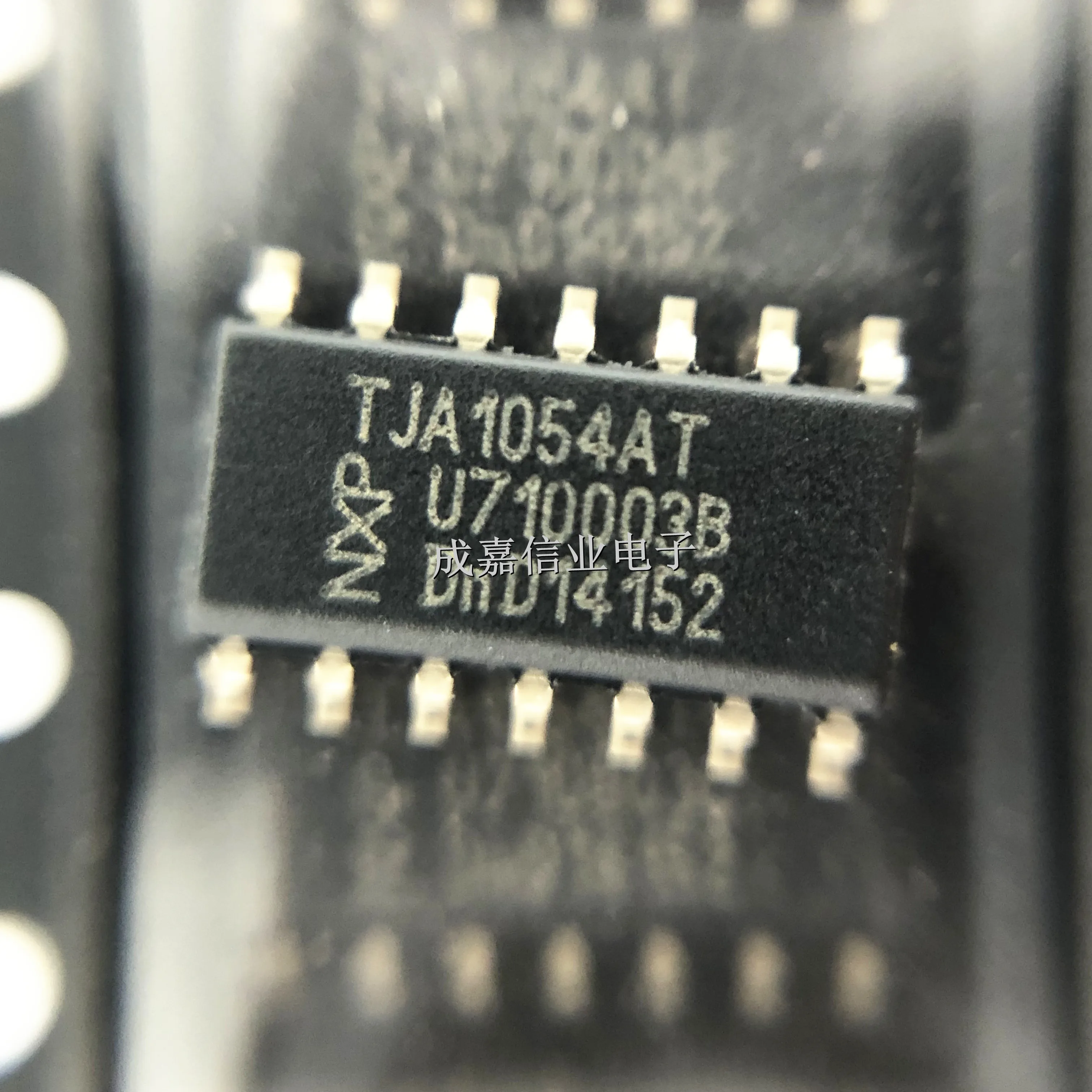 

10 шт./лот TJA1054AT/VM SOP-14 TJA1054AT CAN Interface IC 125 кбит/с Температура работы: от -40°C до +150°C