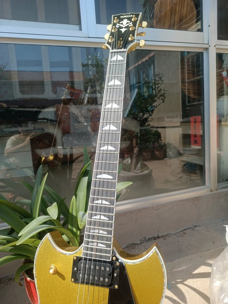 High quality Y amaha electric guitar. SG3000, gold and silver paint, ebony fingerboard, ABR-1 piano bridge, fast shipping