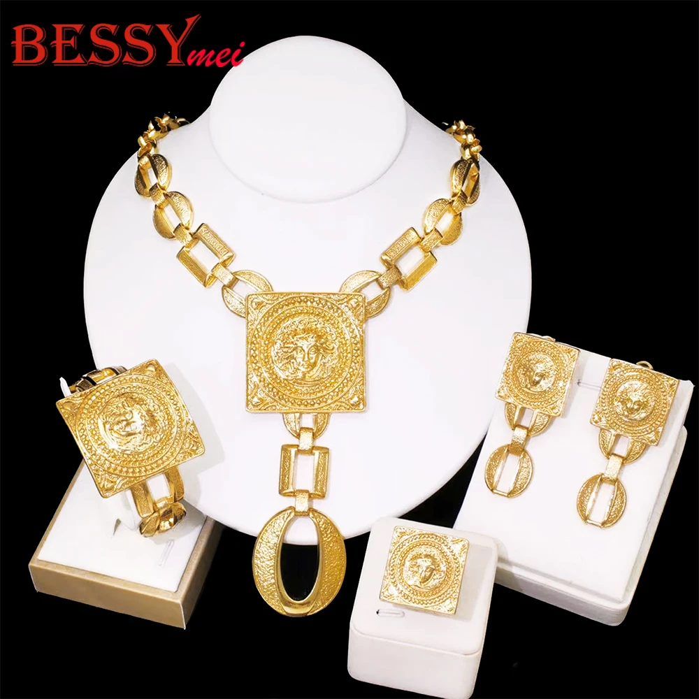 

Fashion Ladies Jewelry Set 18K Gold Plated Face Shape Chain Jewellery Accessories Design Square Large Pendant Jewelry 2026