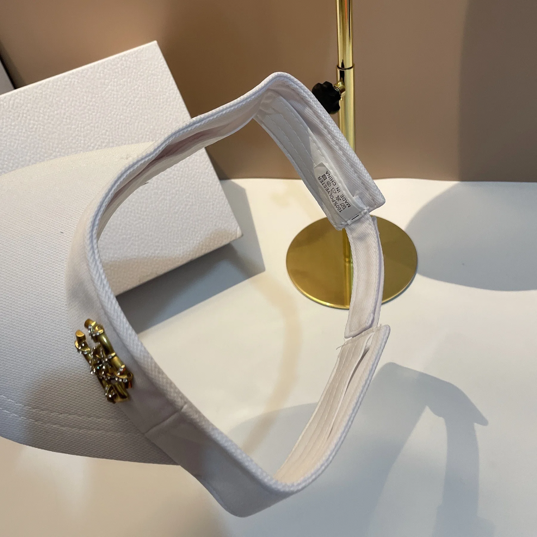 Sombrero para correr al aire libre de verano 2025, gorra con sombrilla superior vacía a la moda para mujer, sombrero deportivo de playa pequeño y fragante con decoración de Metal