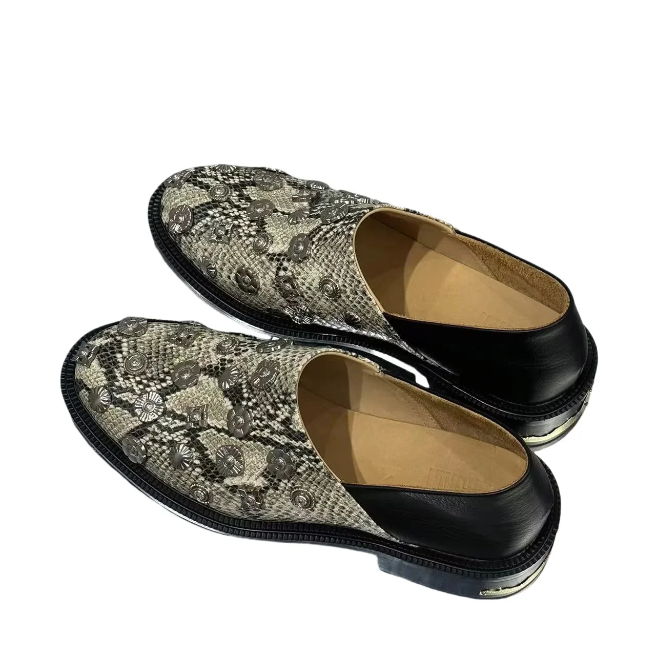 

Новые мужские повседневные модельные туфли без шнуровки на тонком каблуке с круглым носком и низким каблуком 2025 года, повседневная офисная мужская обувь с металлическим украшением в виде змеевика