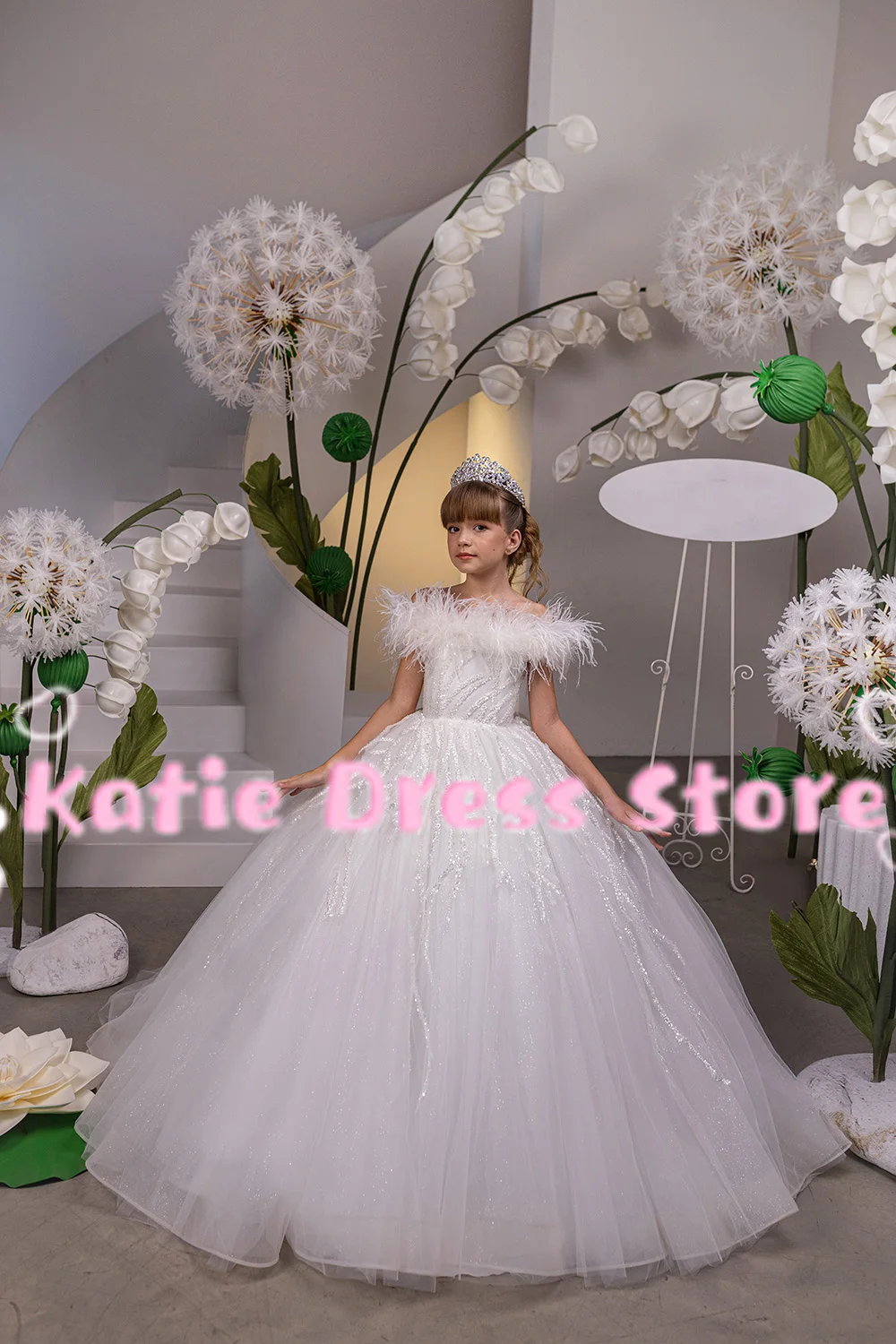 Customized Shiny Flower Girl Dress for Wedding Sequins Feathers Puffy Tulle Kids Birthday Party First Communion Ball Gowns