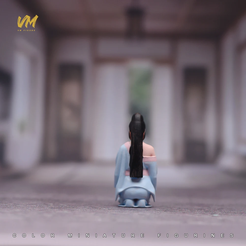 Painted 1/64 A Kneeling Lady Wearing a Kimono Bean Bag Chair Female Scene Figure Model Unpainted Dolls For Vehicles Cars Toys
