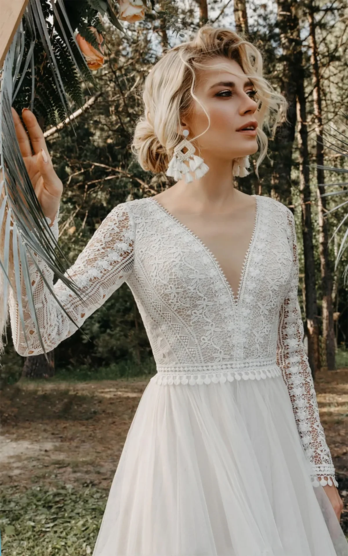 Abiti da sposa retrò in pizzo senza schienale con scollo a V abiti da sposa a maniche lunghe abiti da giardino bohémien da spiaggia su misura Plus Size