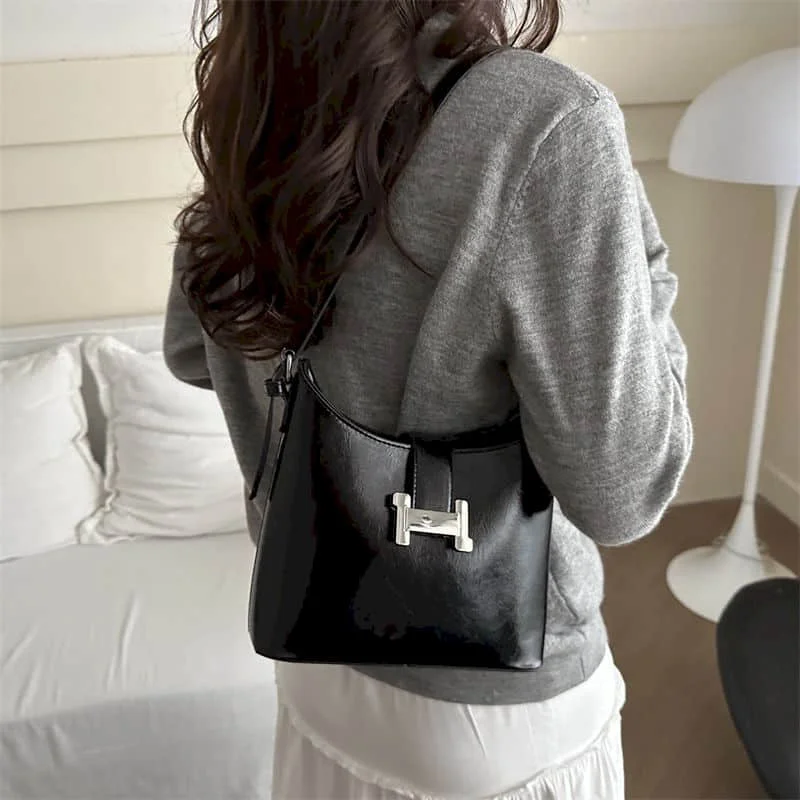 حقائب كتف أنيقة للنساء حقائب يد متعددة الاستخدامات على الطراز الكوري الصلب حقائب يد جمالية للمكتب حقائب فاخرة رائجة البيع