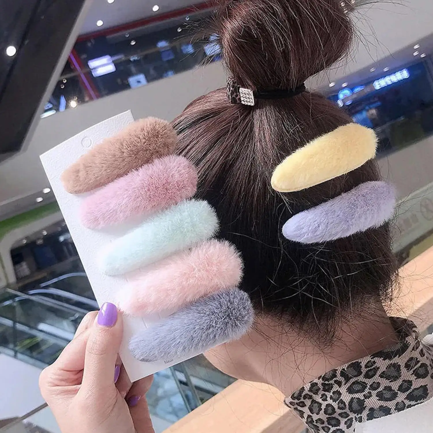 

2pcs Cute Fluffy Hairpins Plush Hair Clip BB Side Bang Clip Faux Fur Bobby Pin Barrettes Hair Accessories for Girls Gift