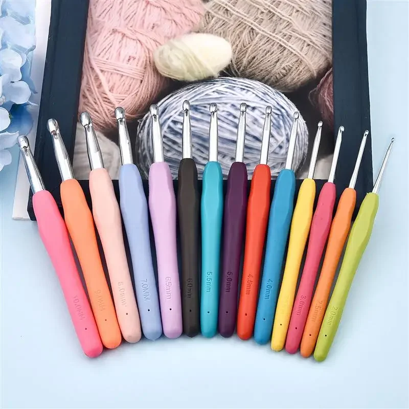 

2-10mm Rubber Handle Crochet Hooks Needles Grip Ergonomic Handle Knit Weave Crafts Yarn Sewing Tools Crochet Knitting Needles