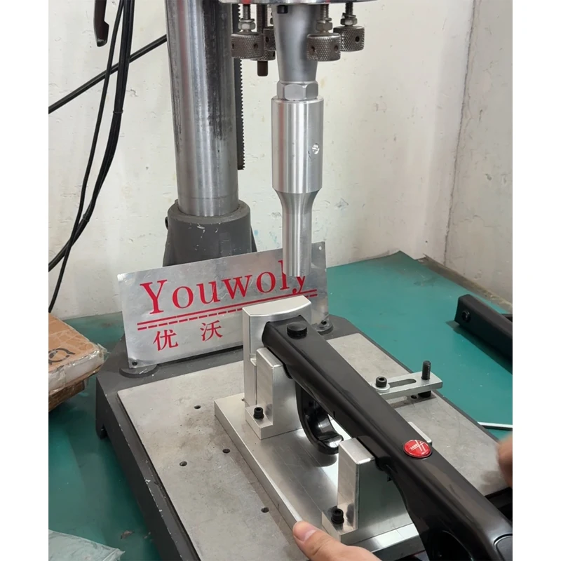 

Professional Original Factory Welding Machine and Customized Welding Mold for Plastic Parts
