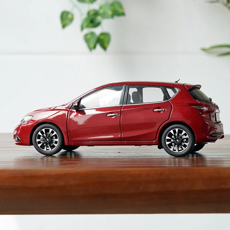 1:18 Original Model,Nissan Tiida 2016,Paint no So Good,Alloy Car Model for Display,Gift and Collections