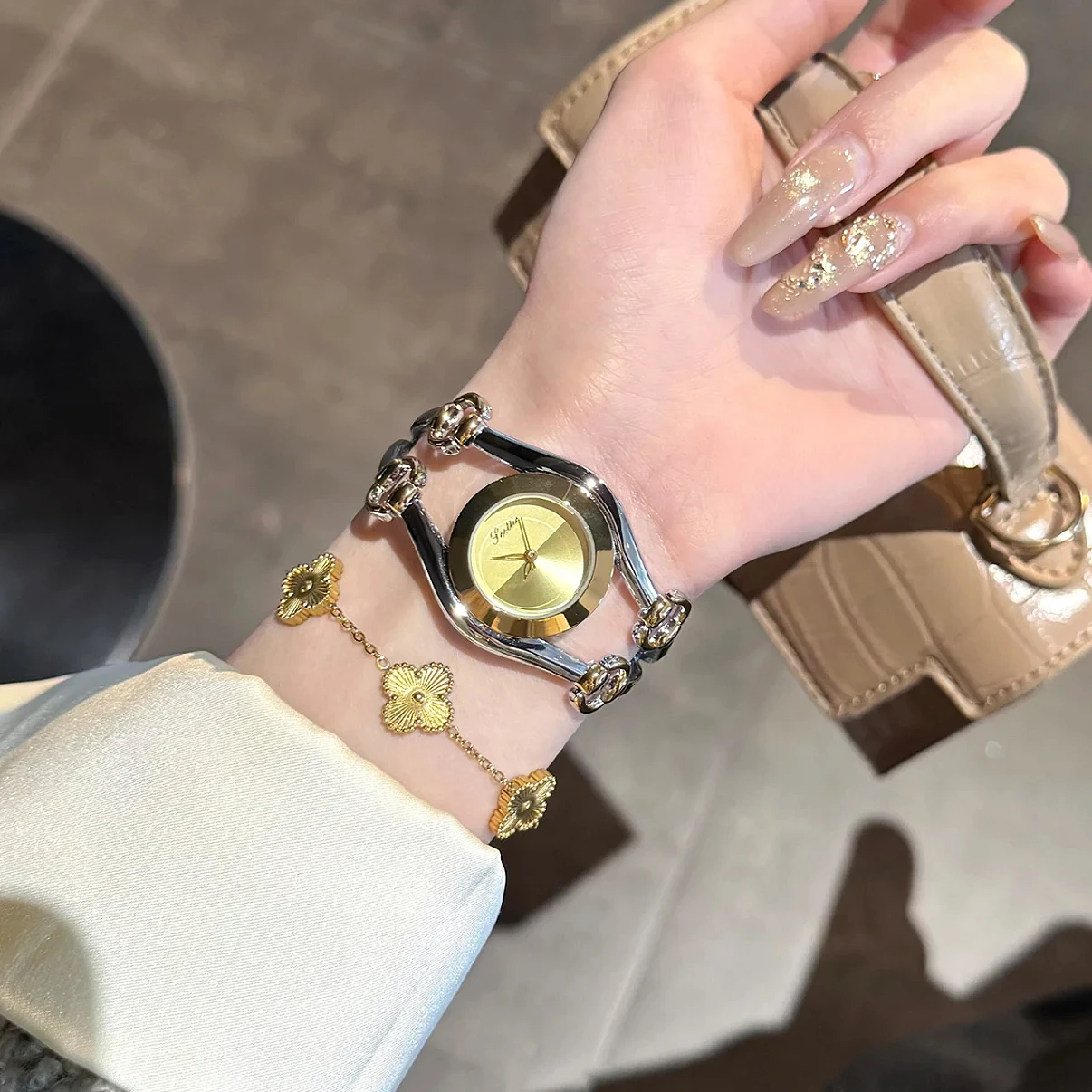 

High Quality New Women's Quartz Watch Luxury Bracelet Style Fashion Wristwatch Elegant Minimalist Daily Wear Ladies Watch