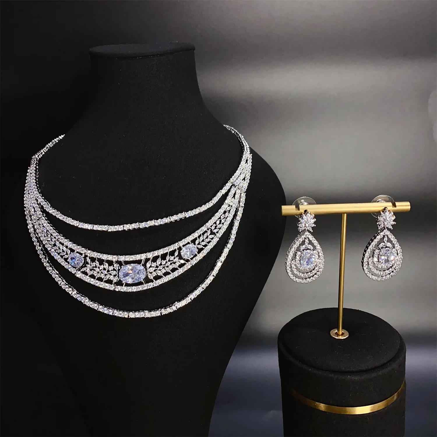 

Luxury Elegant Multi Layer Necklace Earring Two-Piece Set Woman Jewelry Sets Bridal Wedding Accessories High-Quality New