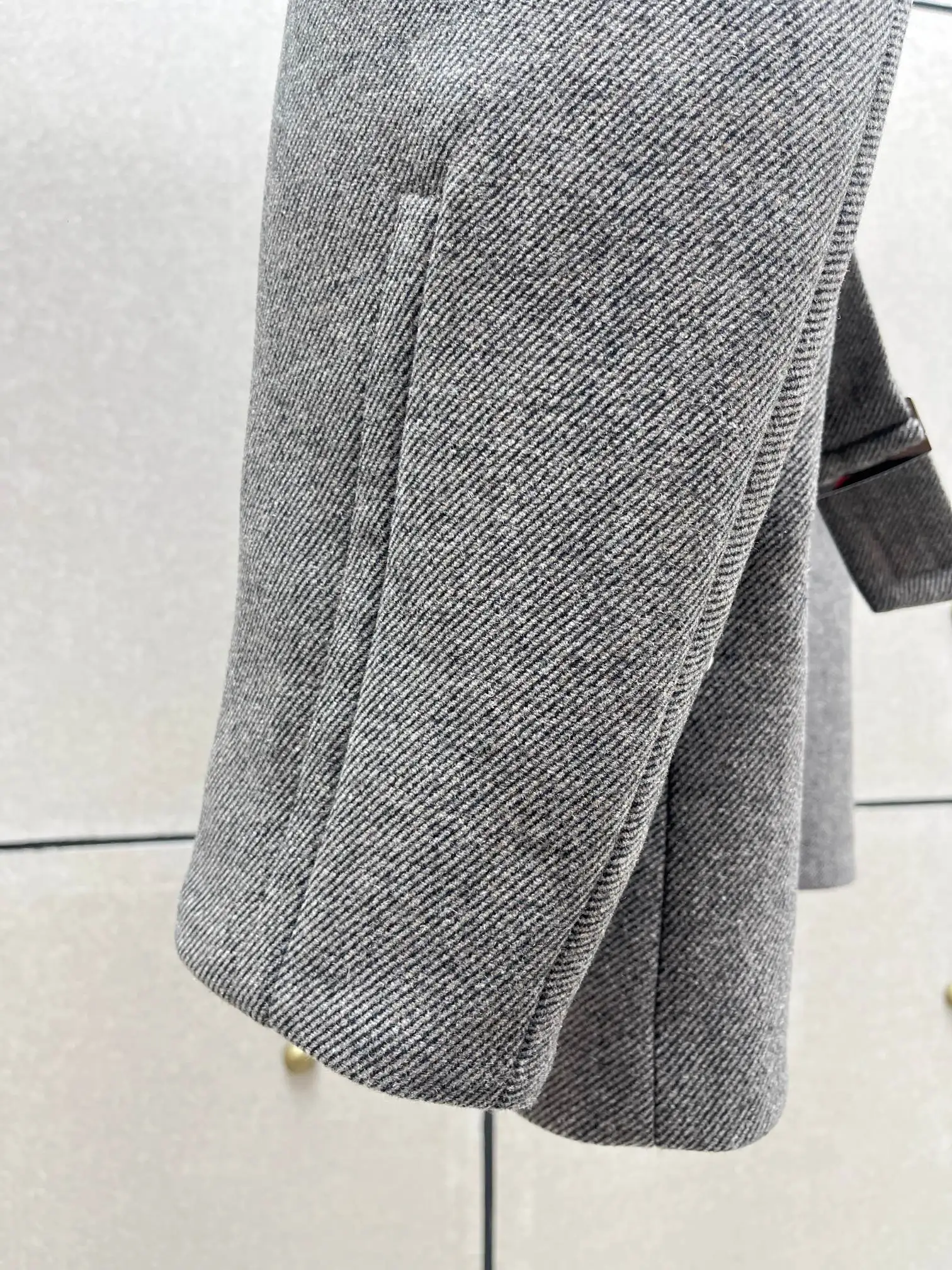 Veste sur mesure en mélange de laine avec détail de la taille, manteau de banlieue élégant pour femmes, nouvelle collection hiver 2025