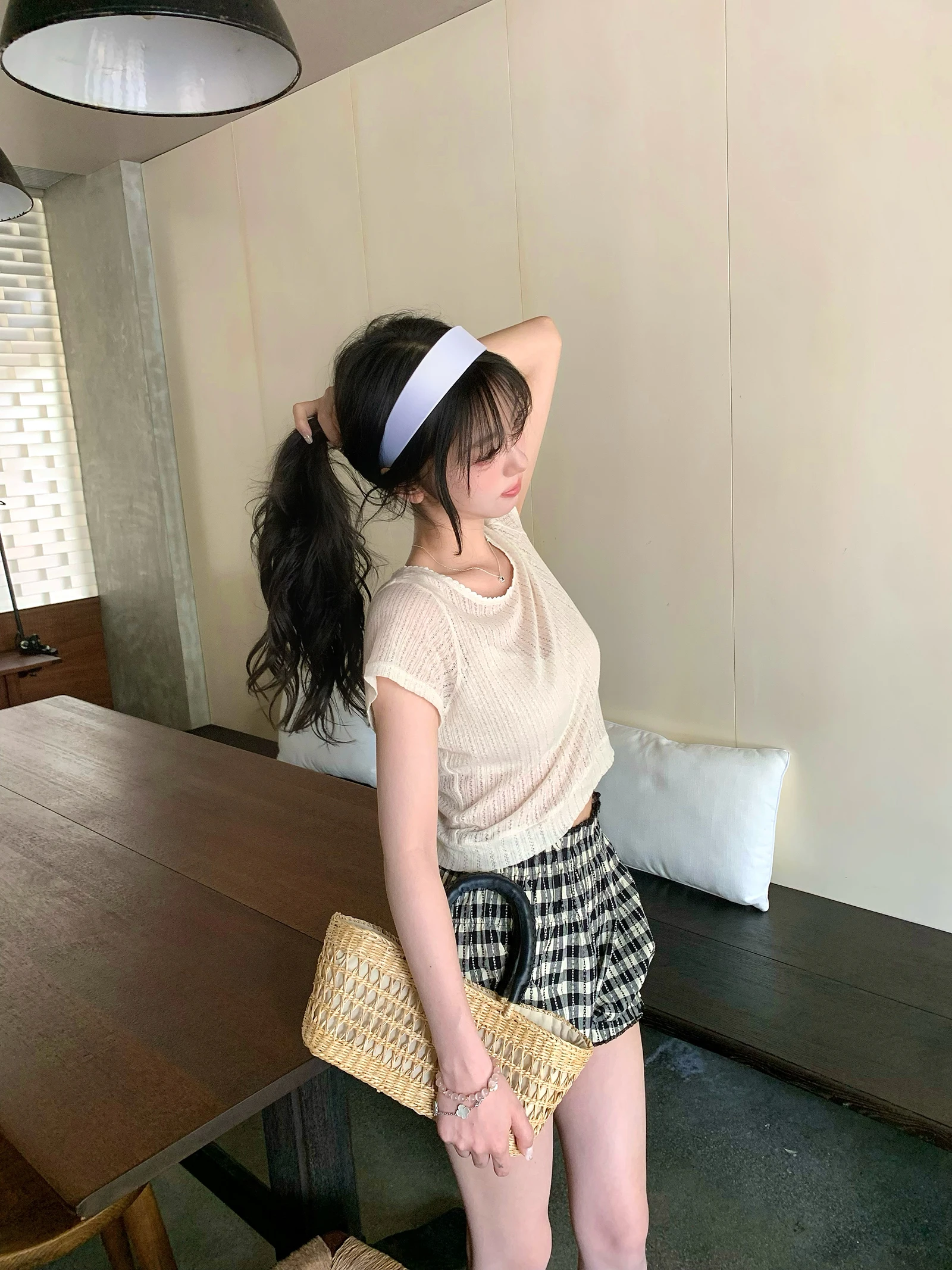 

Антивозрастная вязаная футболка с коротким рукавом и вырезами, базовый стиль, для девочек, бежевая, свободного кроя, из смесового льна и хлопка, летняя, с круглым вырезом