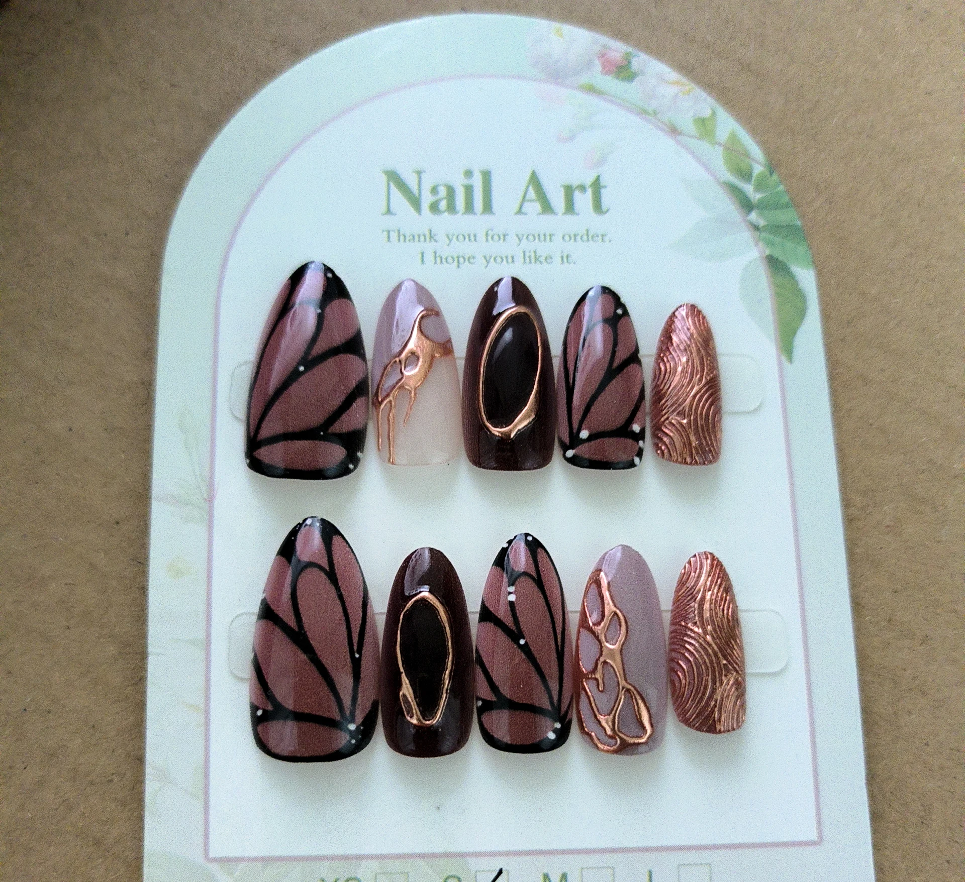 10 قطع الشوكولاته براون فراشة التوابل فتاة الأظافر وهمية قصيرة اللوز اضغط على الأظافر قابلة لإعادة الاستخدام لاصق الأظافر كاذبة