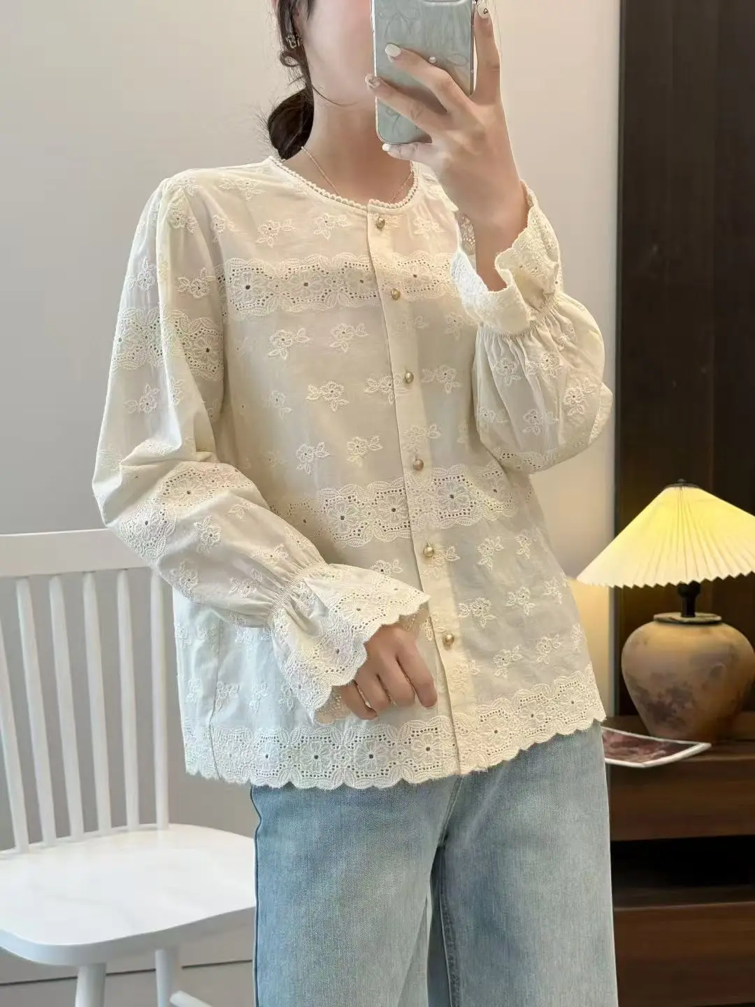 جديد 2025 الخريف قميص قطني بكم طويل ، المرأة س الرقبة التطريز الجوف خارج ، موري فتاة مزاجه شيك بلوزة فضفاضة T58623CC