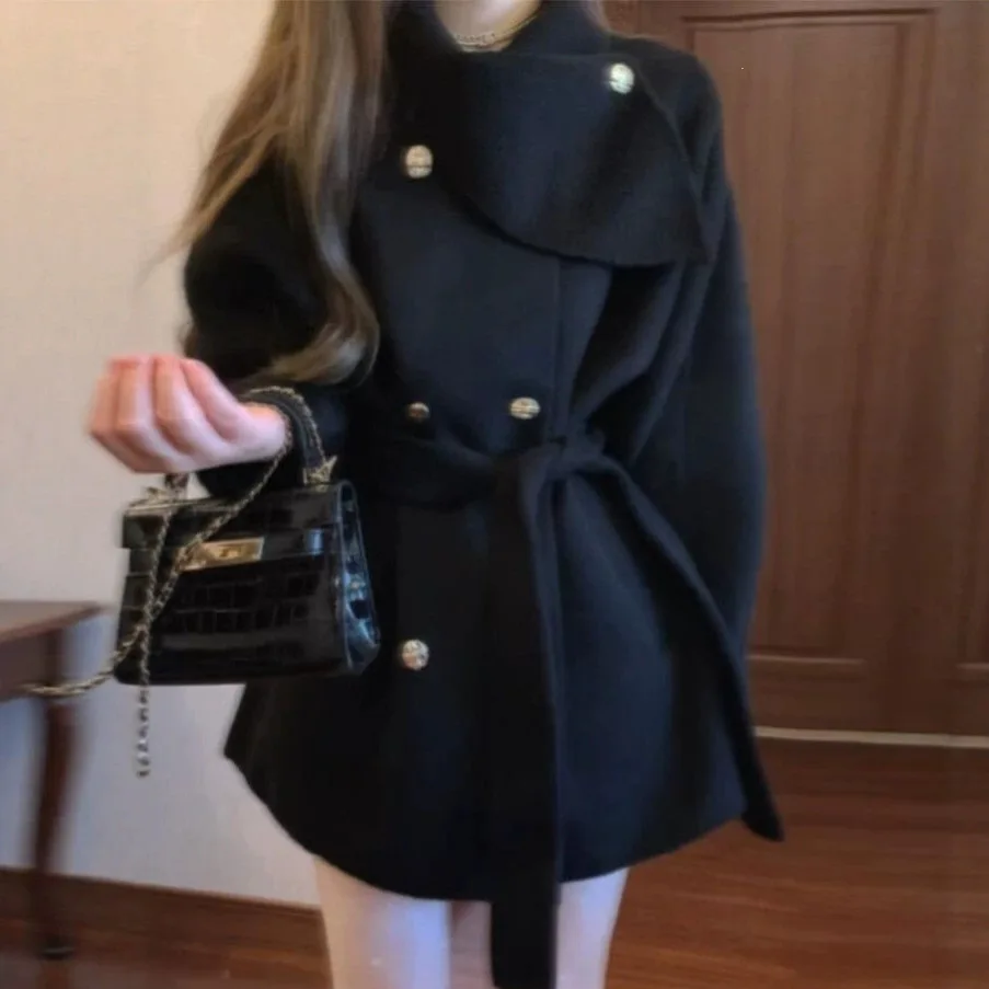 Black Hepburn Style Short Woolen Cloak Coat Women's Autumn Winter Thickened 2026 New High-End Feeling Tweed Jacket