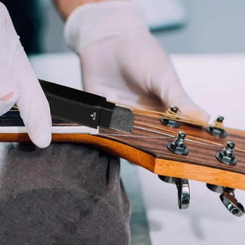 Detergente per corde per chitarra spazzola per la pulizia della rimozione della ruggine per chitarra penna per la cura della manutenzione della chitarra per basso elettrico