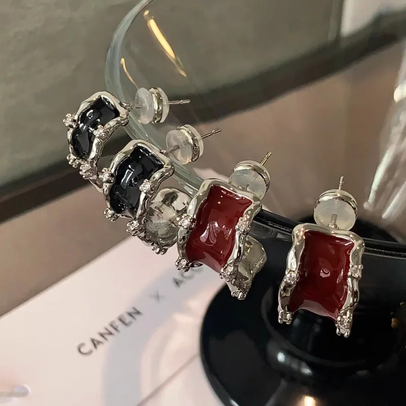 Exquisite Vintage Wide Face Red Enamel Drip Glazed C-shaped Earrings for Women Simple Fashion OL High-end All-match Earrings