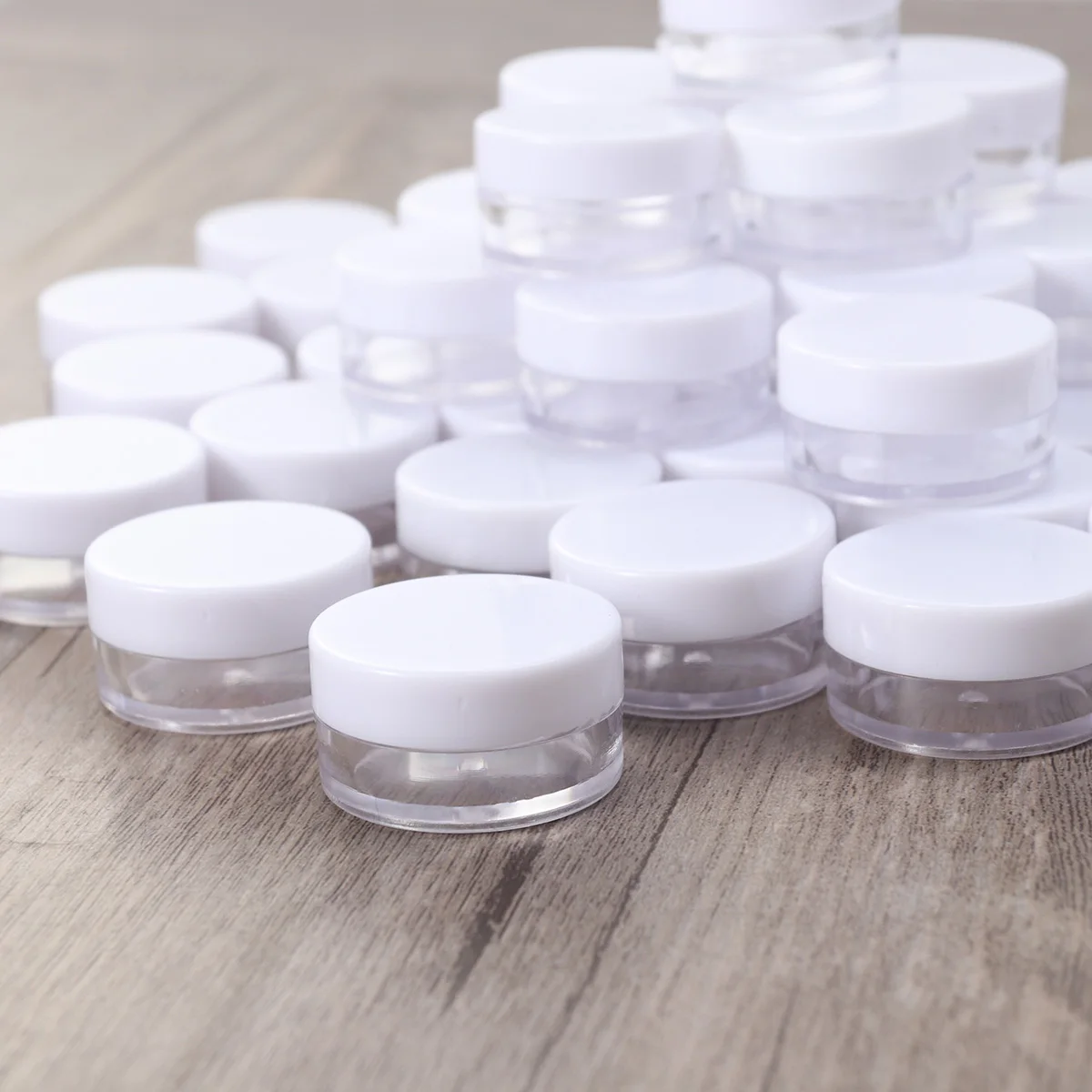 50pcs Cream Bottles Beautiful Round Shape Screw Cap Sealed Solid Durable Travel Eyeshadow Balm Powder Container Set Lightweight