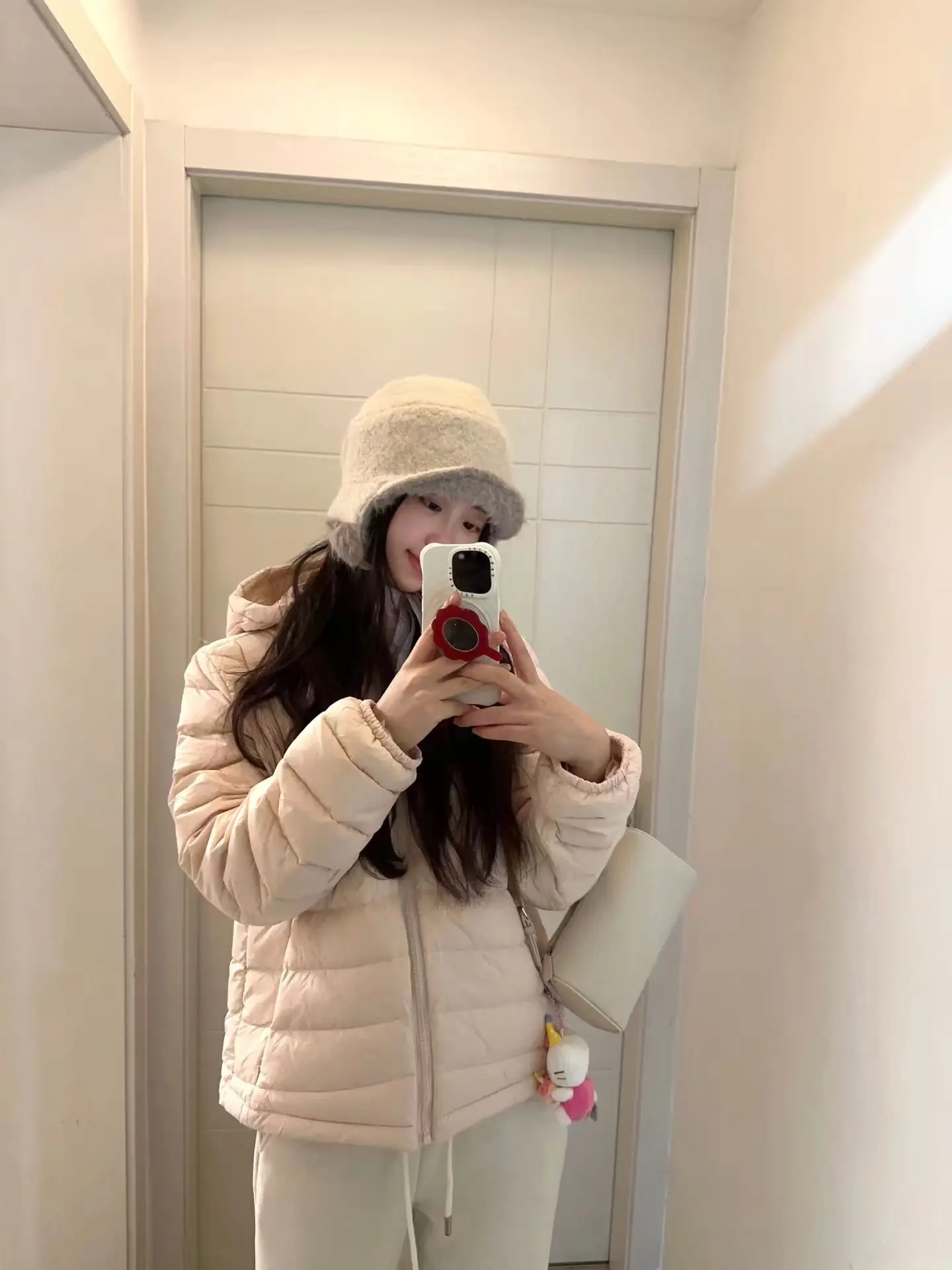 

Розовая тонкая хлопковая куртка женская зимняя утепленная свободного кроя с капюшоном в корейском стиле, большие размеры, верхняя одежда из хлопка