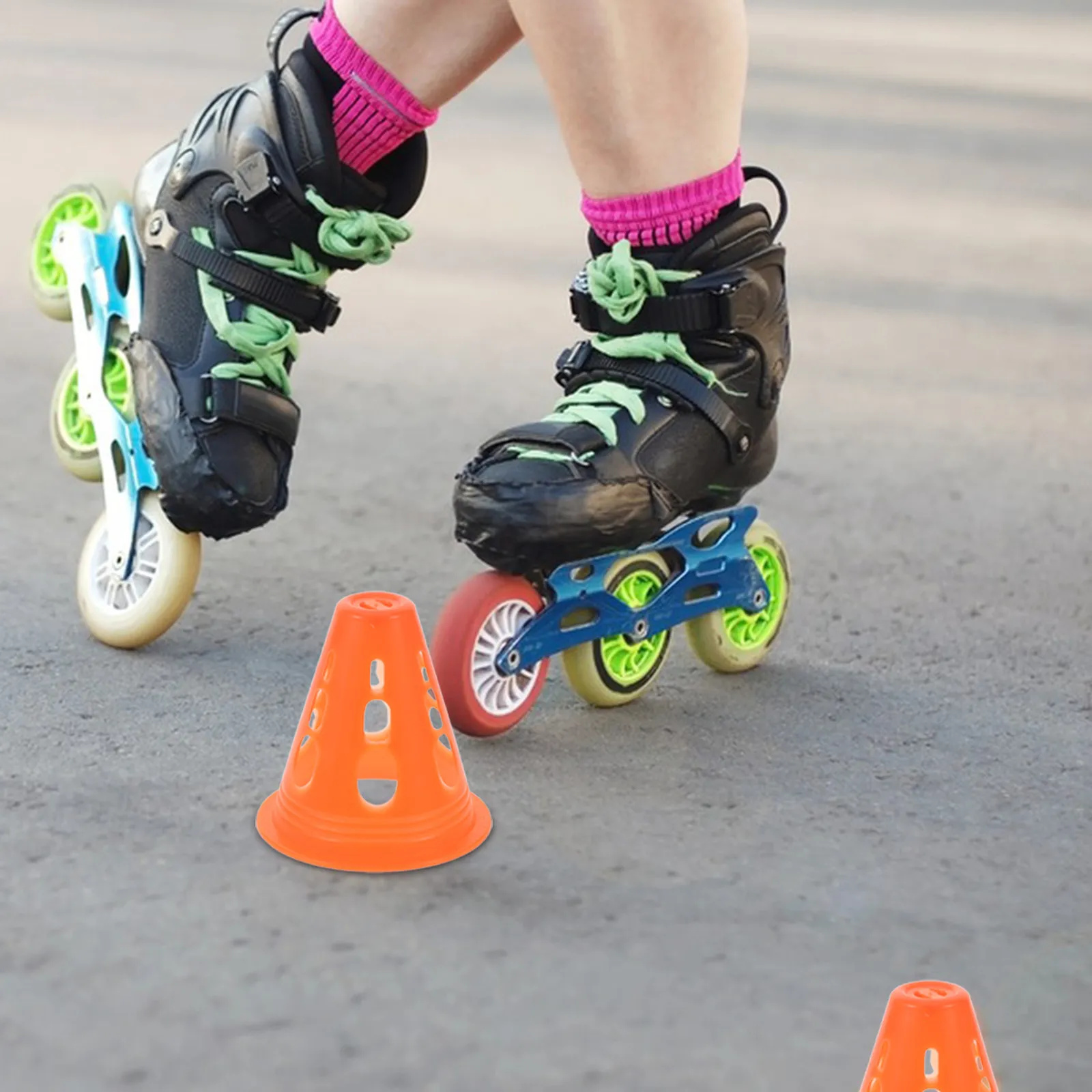 

30Pcs Skating Marker Cones Stackable Stable Lightweight Bright Colors for Roller Skating Soccer Basketball Party Events Agility