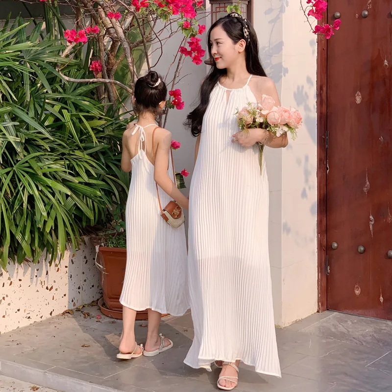 

Mother and Daughter Matching White Birthday Party Dress Beach Baby Girls Mom Sling Pleats Dresses Vacation Look Women Clothing