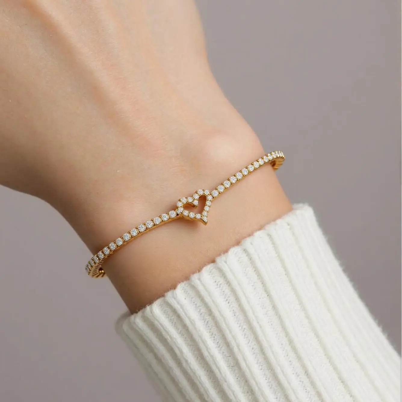 Luxuriöses, glänzendes, weißes Zirkon-Herz-Armband, 18K Goldfarben plattiert, Edelstahl, wasserdicht, Schmuckgeschenke für Damen – Detail 4