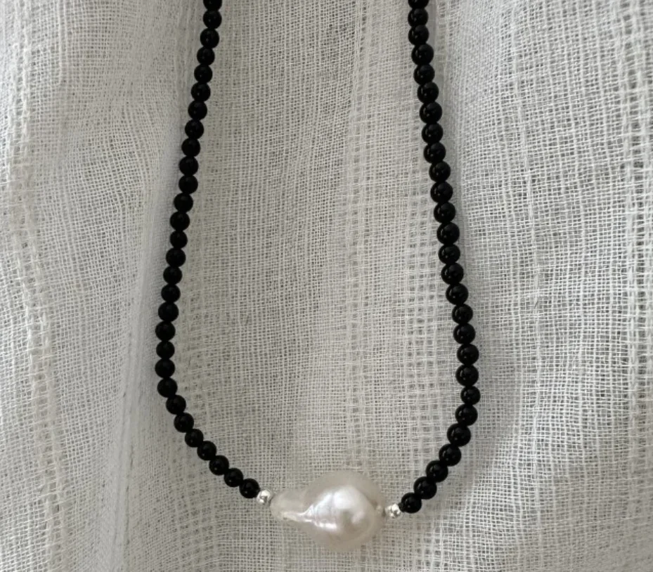 

Очаровательное ожерелье из натурального черного жемчуга с большим белым жемчугом в стиле барокко, ювелирные изделия из стерлингового серебра 925 пробы