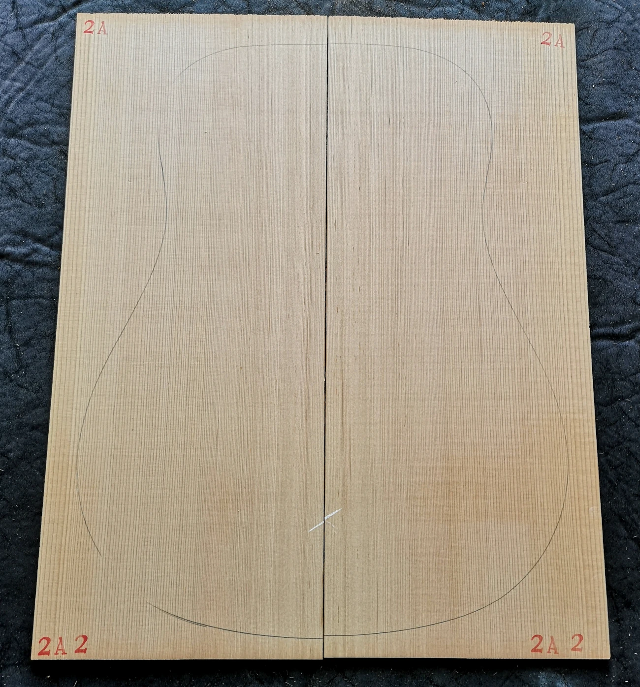 AA Grade Red Cedar Solid wood Guitar Top board Tone Wood Guitar Panel Handmade Guitars Making Material 4.5*220*550mm(2pcs)