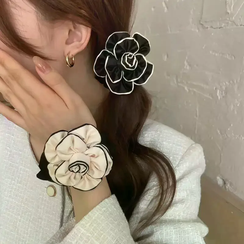 إكسسوارات الشعر باللون الأبيض/الأسود، وأربطة شعر أنيقة من قماش الكاميليا وإكسسوارات للشعر #3