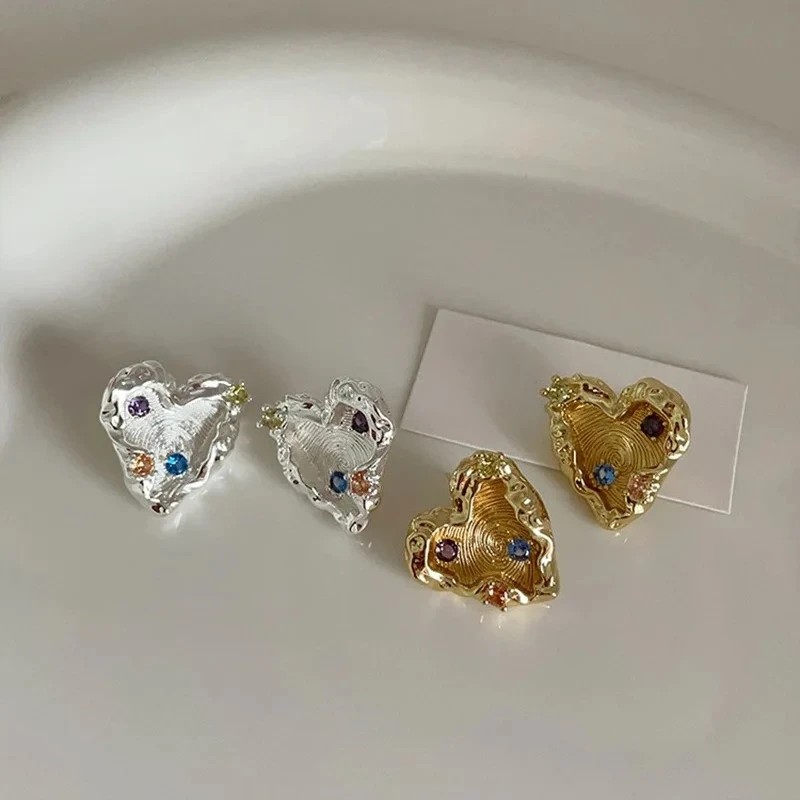 مجوهرات عصرية بمزاج كوري حلو أقراط على شكل قلب معدني زجاجي ملون للنساء هدايا الزفاف إكسسوارات تصميم رقيق