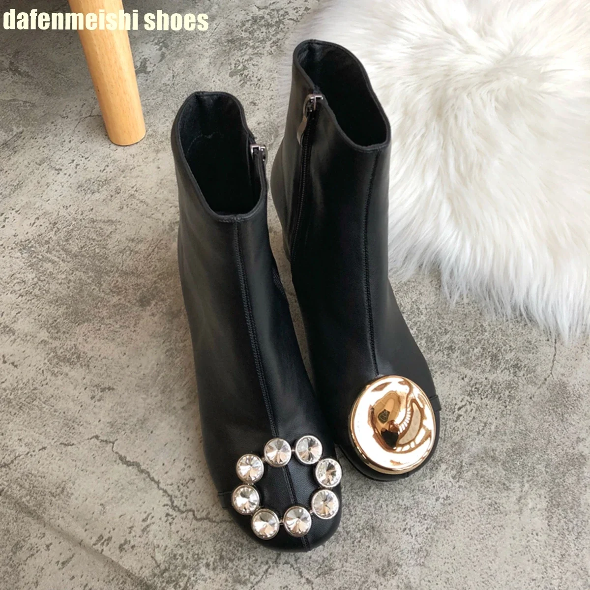 

2025 Winter New Style Ankle Boots Crystal Metal Buckle Bling Bling Womens Short Boots 6Cm Thick Heel Boots Fluff/leather Inside