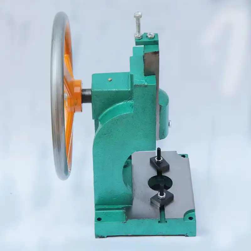 Adjustable working pressure from 0.5T to 1.5T to match riveting, disc blanking and small stamping of different thickness raw