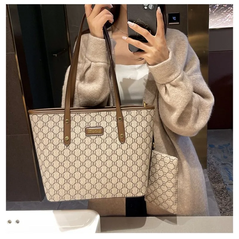 

Women's Travel Companion Bag Durable and Stylish Crossbody Shoulder Bag for Adventures and Day Trips