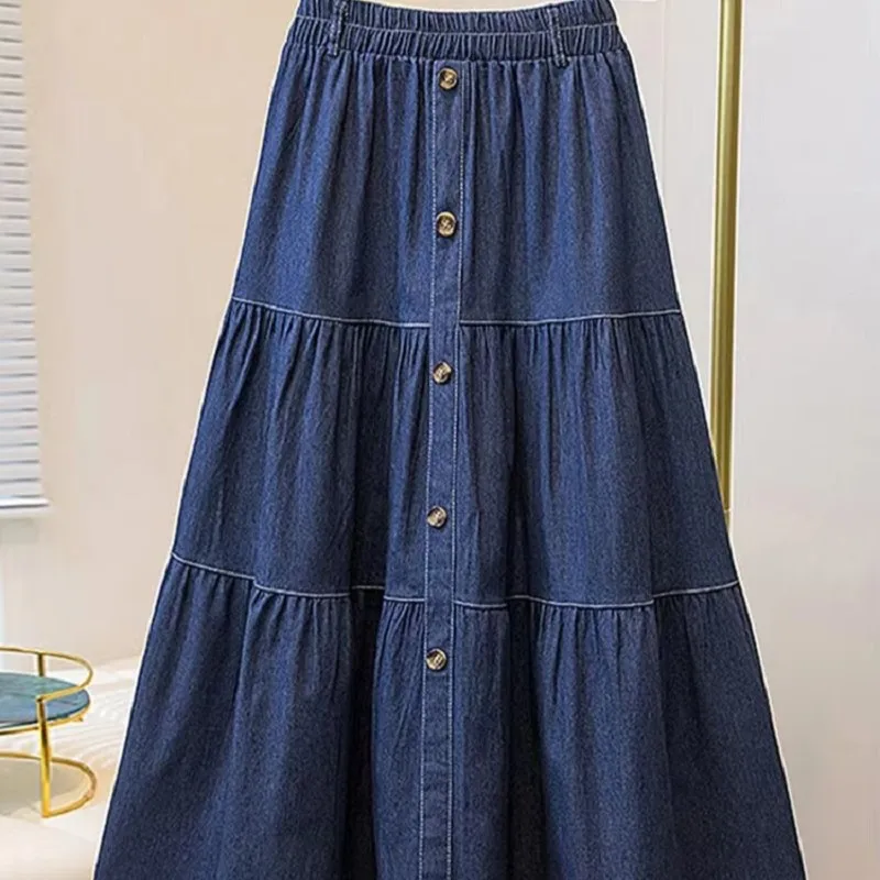 gonna svasata al ginocchio in jeans