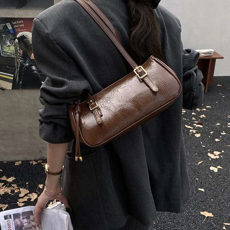 

High-End Textured Oil Leather Vintage Bag 2025 New Commuter Shoulder Underarm Bag Fashionable Tote Baguette Bag 901NM